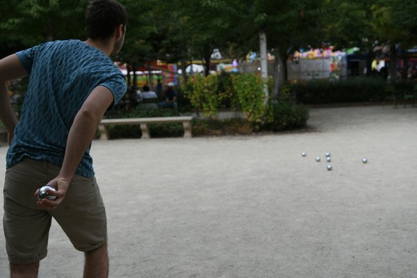 How can UK petanque players improve their accuracy through mental training?